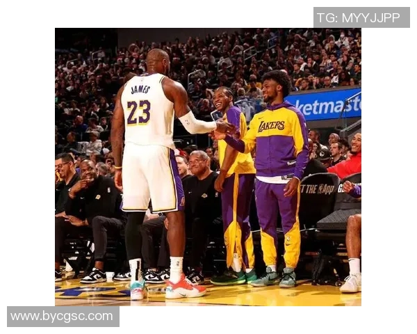 里夫斯上篮绝杀 湖人险胜勇士 里夫斯上篮绝杀 湖人险胜勇士