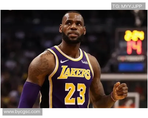 詹姆斯加速突敌阵 双手奉上炸裂暴扣