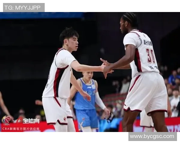 小将张洪硕末节爆发连得9分,帮助@浙江稠州篮球俱乐部 逆转上海 小将张洪硕末节爆发连得9分,帮助@浙江稠州篮球俱乐部 逆转上海